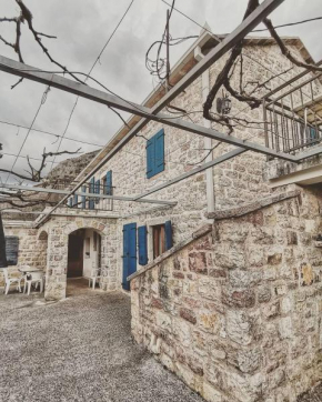 OLD HOUSE M